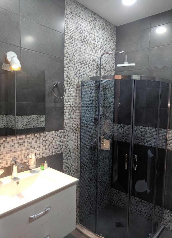 Hotel 5 Rooms Tbilisi Buitenkant foto