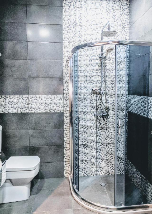 Hotel 5 Rooms Tbilisi Buitenkant foto
